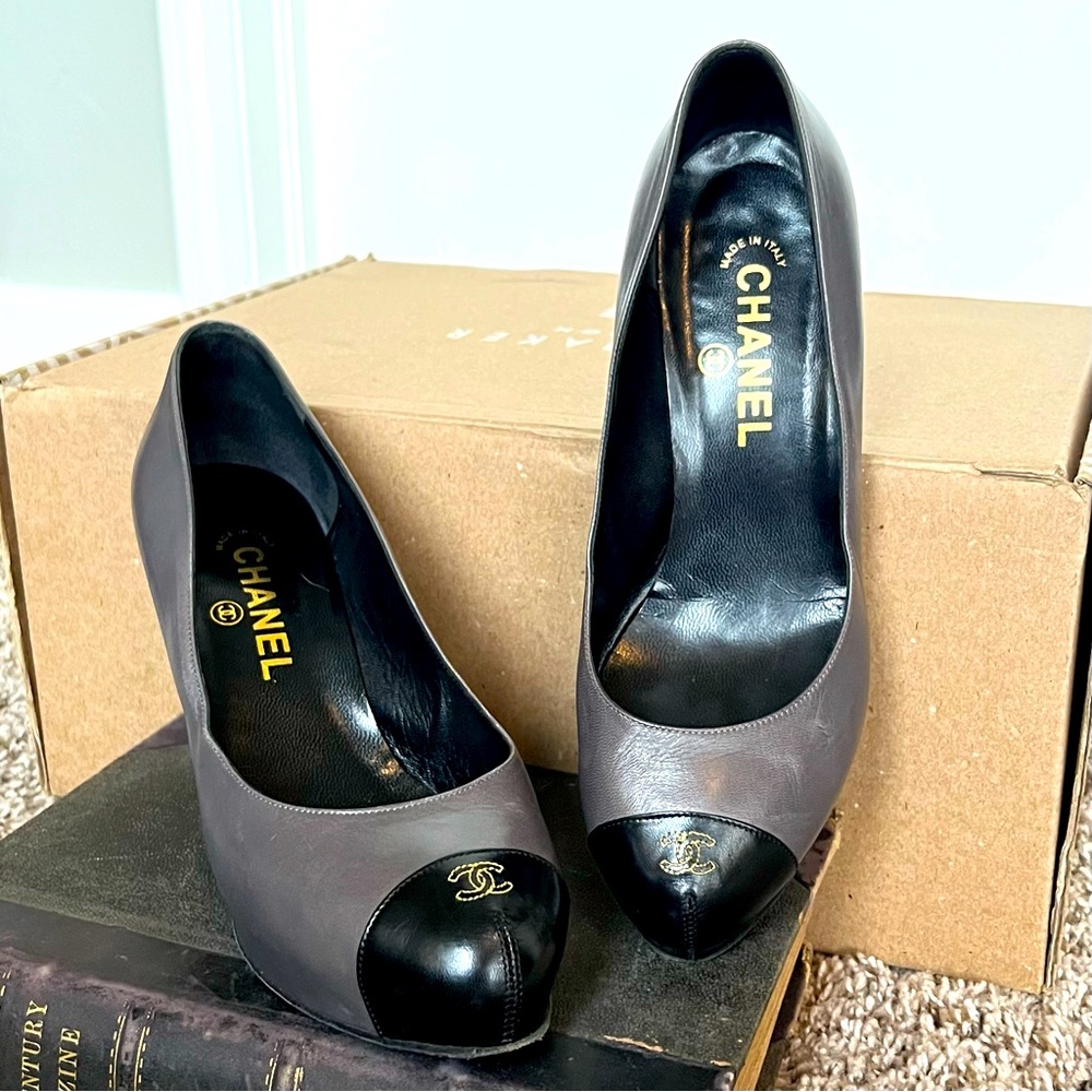 Chanel Leather Two-Tone Captoe CC logo Heels